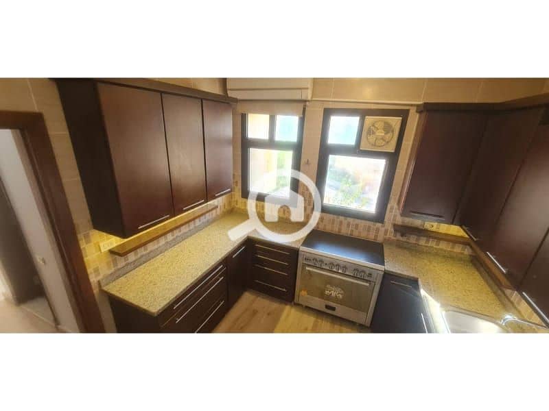 8 cc9db643-7a9d-494d-a22d-5e9f12297bab. jpg