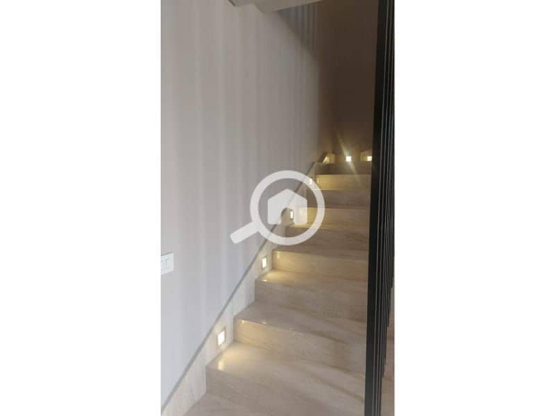 4 68a7d3d2-8ba8-40de-9a56-bd5ff9dd8626. jpg