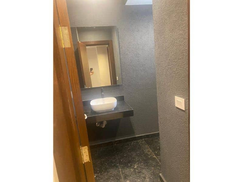 12 a1bd4a6f-3515-489b-98cd-71fe154e9ccb. jpg