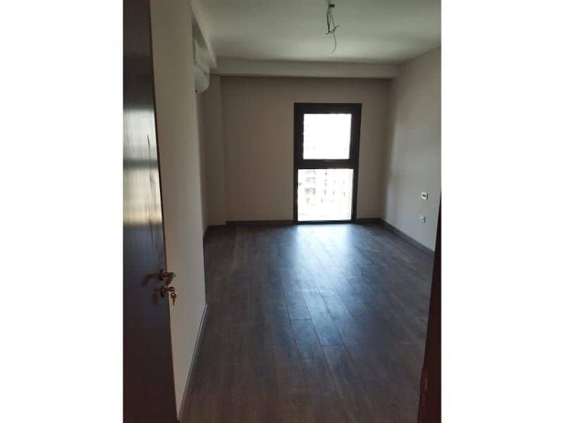 4 b92e7794-3cad-4834-ac11-902a1e09451e. jpg