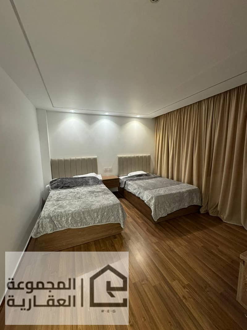 4 e828a762-ac72-452a-8c5f-66e6e78b6883. jpg