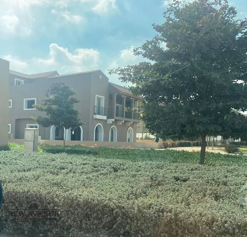 10 e44b5282-3d30-48b0-a9c0-df796ed1ef2a. jpg