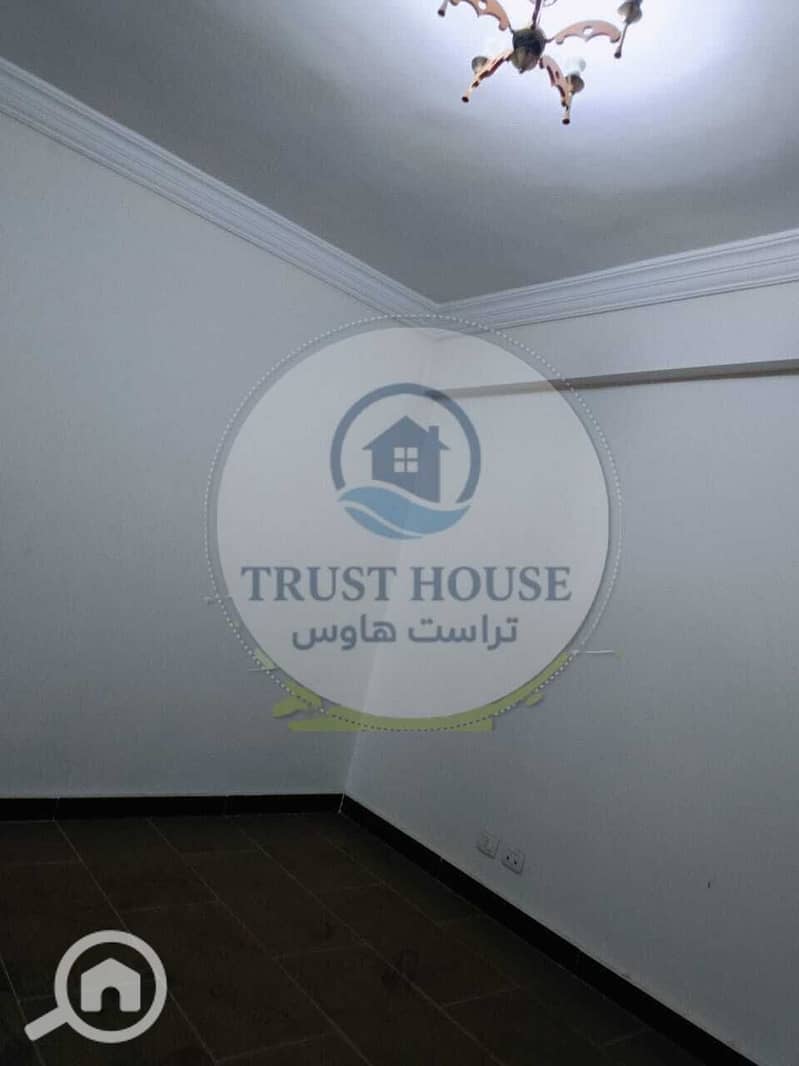 8 WhatsApp Image 2025-10-03 at 16.03. 40 (1). jpeg