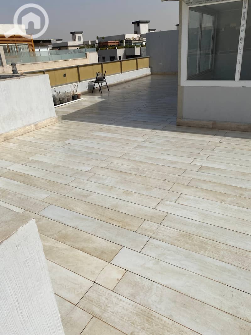 2 383549cc-fa29-4d86-a5a0-efcf803c61db. jpg