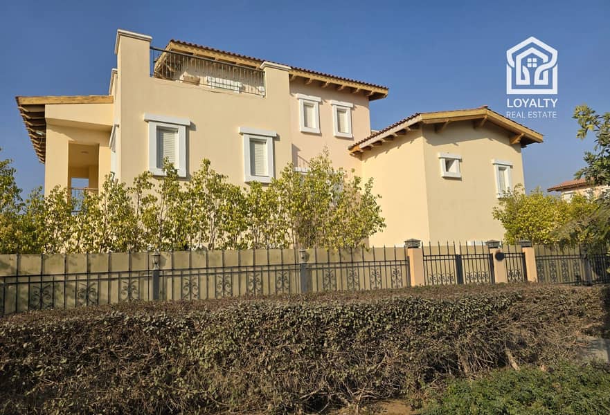 10 8fad162a-1910-48fd-b26d-d97ce2bfb9d0. jpeg