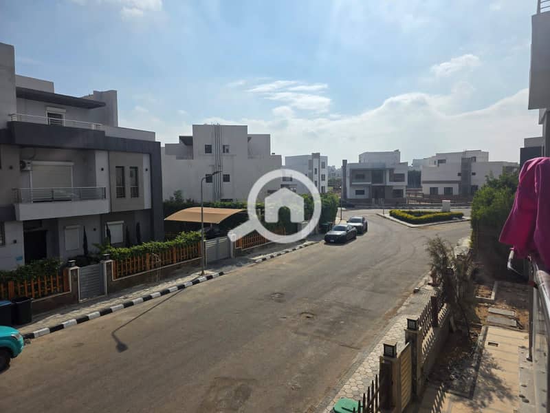 2 d9e08dbd-e853-42b2-8a49-3d7322e3dad6. jpg