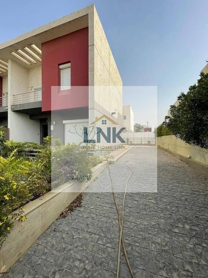 2 e0cebb64-8ae2-497d-aeab-d7c0c74b7ff9. jpg