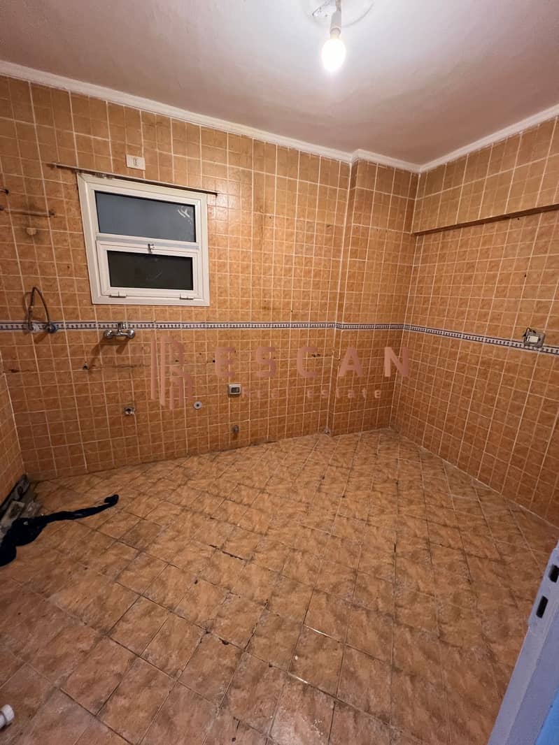 8 b50e2f9b-fa12-458d-beca-1c68d4adabf3. jpg