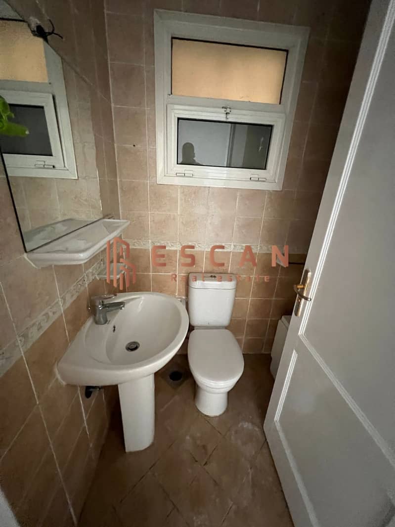 12 94cbcd89-8f10-49a3-90fd-cfc6aa6426a7. jpg