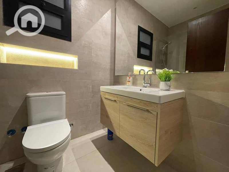 4 b8f2bff5-22e7-4352-9256-c700c1011686. jpeg