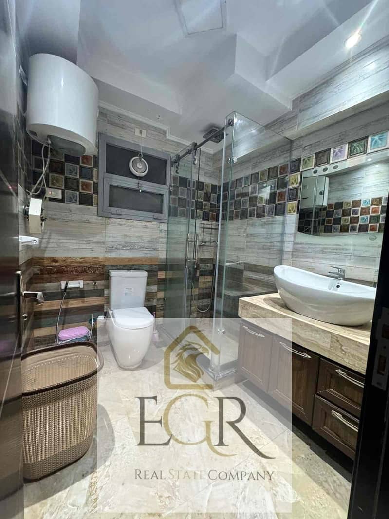 12 b735a947-4a36-4f8c-ab68-9e6fabe55a92. jpg