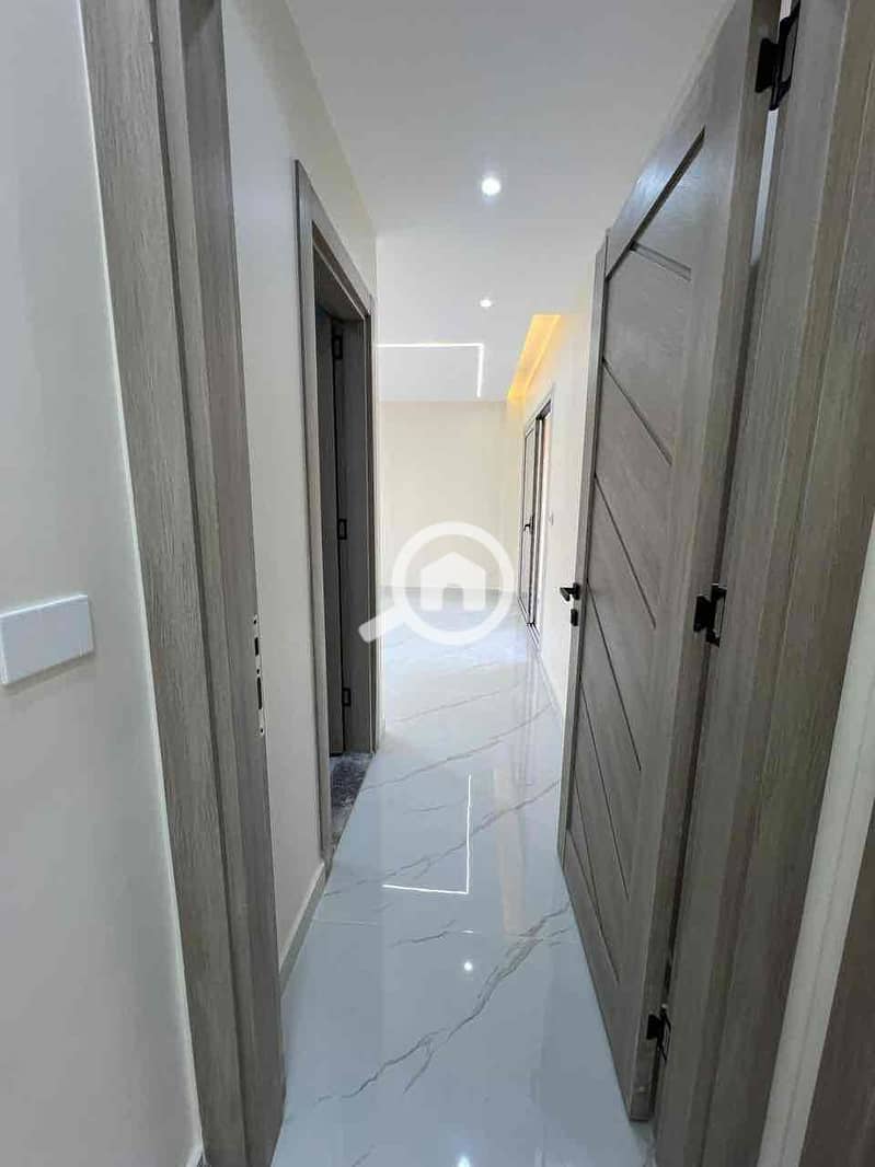 11 b78993d7-85e0-43c3-84b4-559e0380d522. jpg