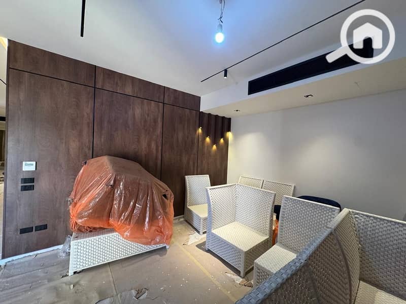 12 8110846c-01c9-46bc-bc89-fe7e58380ac4. jpeg