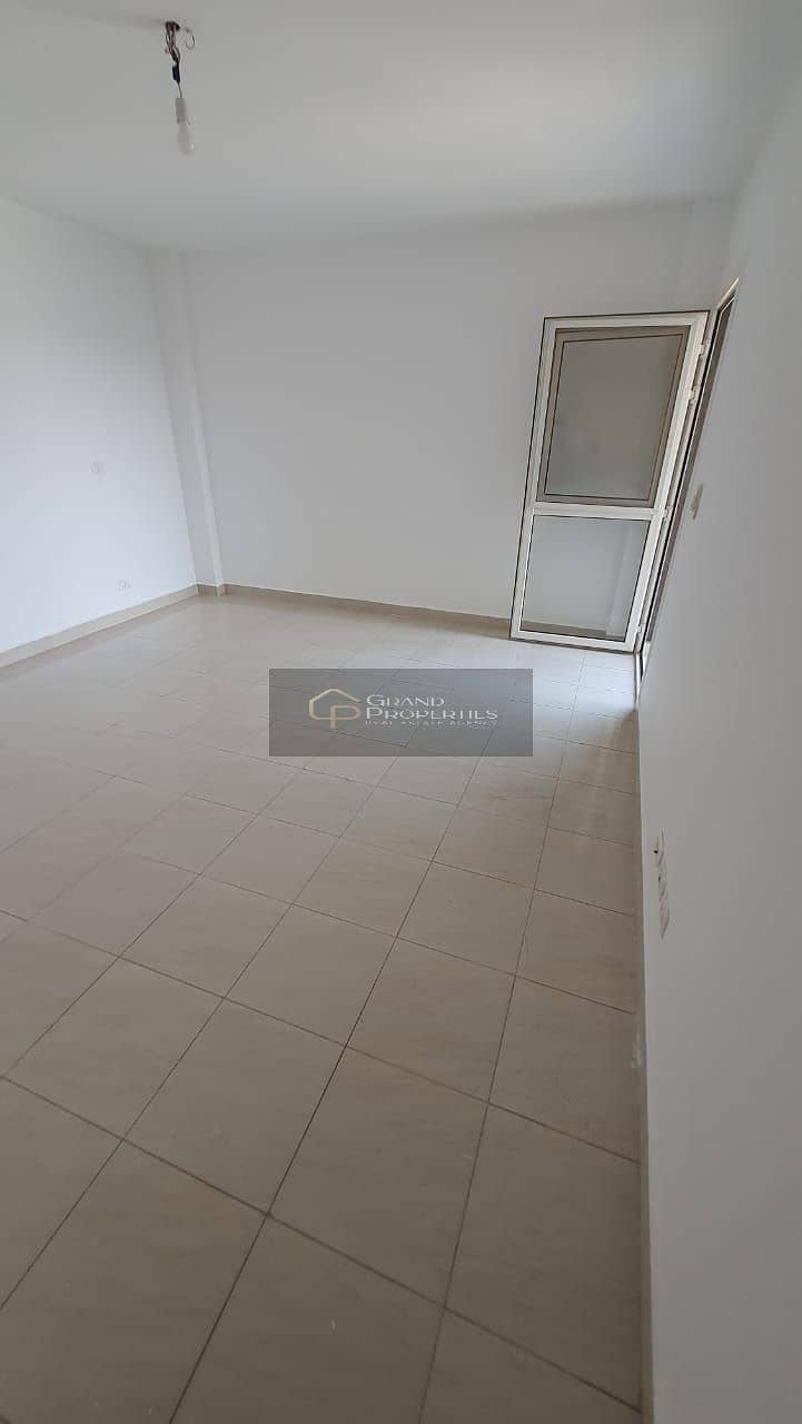 2 1e737c41-e3c4-475f-8bde-d992cff944dc. jpg