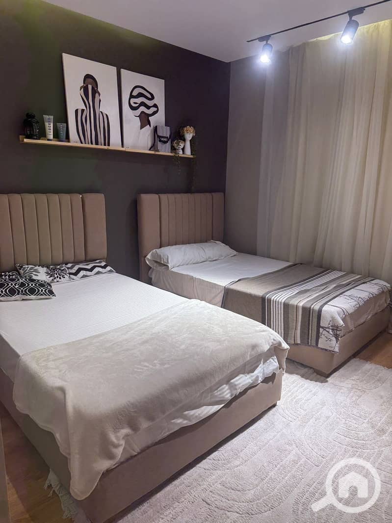 9 7045d935-368c-40f9-a780-cba57a498f32. jpeg