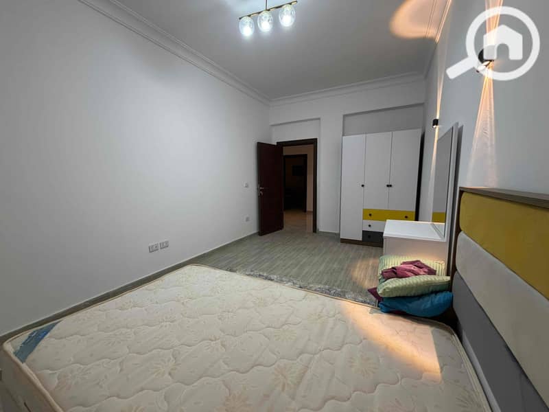 14 833e18d2-8252-4db6-b869-53a72d6fe8be. jpg