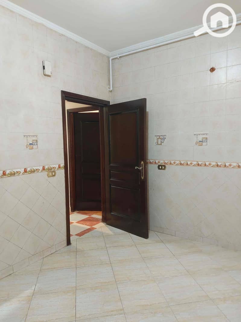 27 31a7028e-36a8-42f3-81a2-b9cd79a55232. jpg