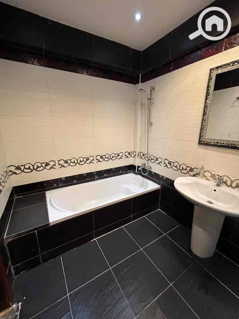 7 e9a3d6e3-295b-46a9-b307-e8e9b1b07bb9. jpg