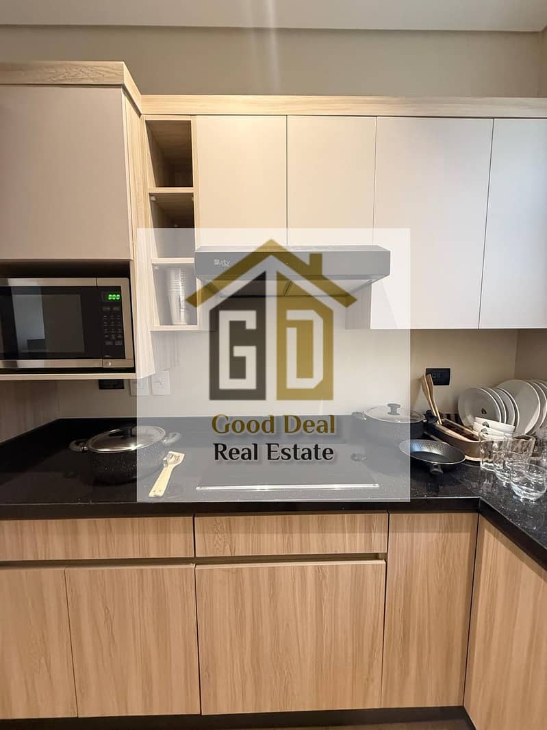 9 e5bb015d-a39d-48a8-a1bc-7abc41467c2a. jpg