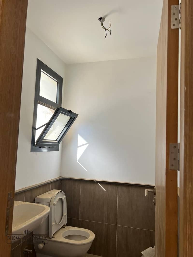 7 04c2b540-eb79-4519-a084-19109d2689a0. jpg