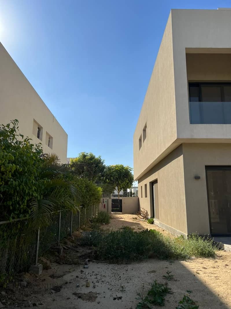 8 17d522f1-aa21-4015-8b69-74f55429dd4c. jpg