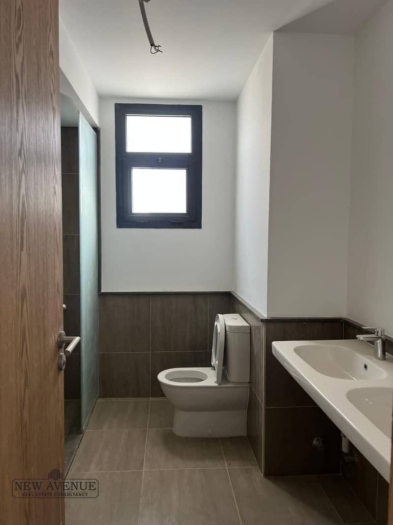 9 97ad744a-8690-49e8-8331-14e6a81b4343. jpg