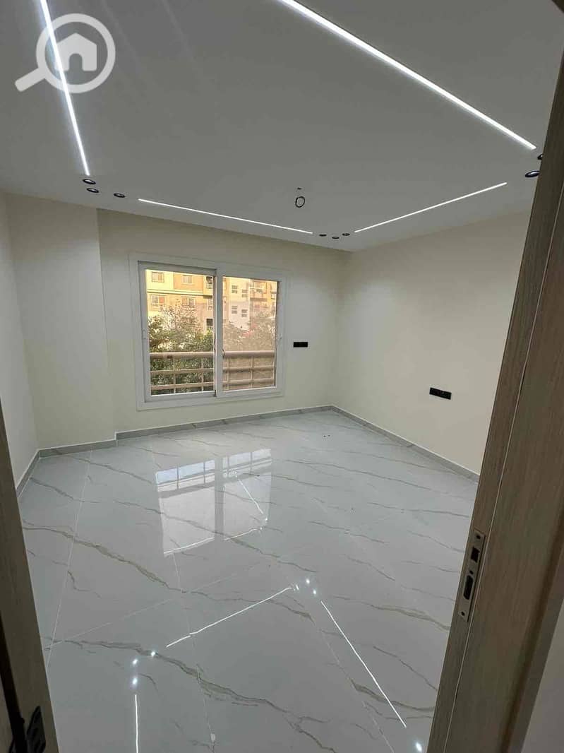 3 e7082cdc-7f4b-4856-8528-3c4d09d59bbb. jpg