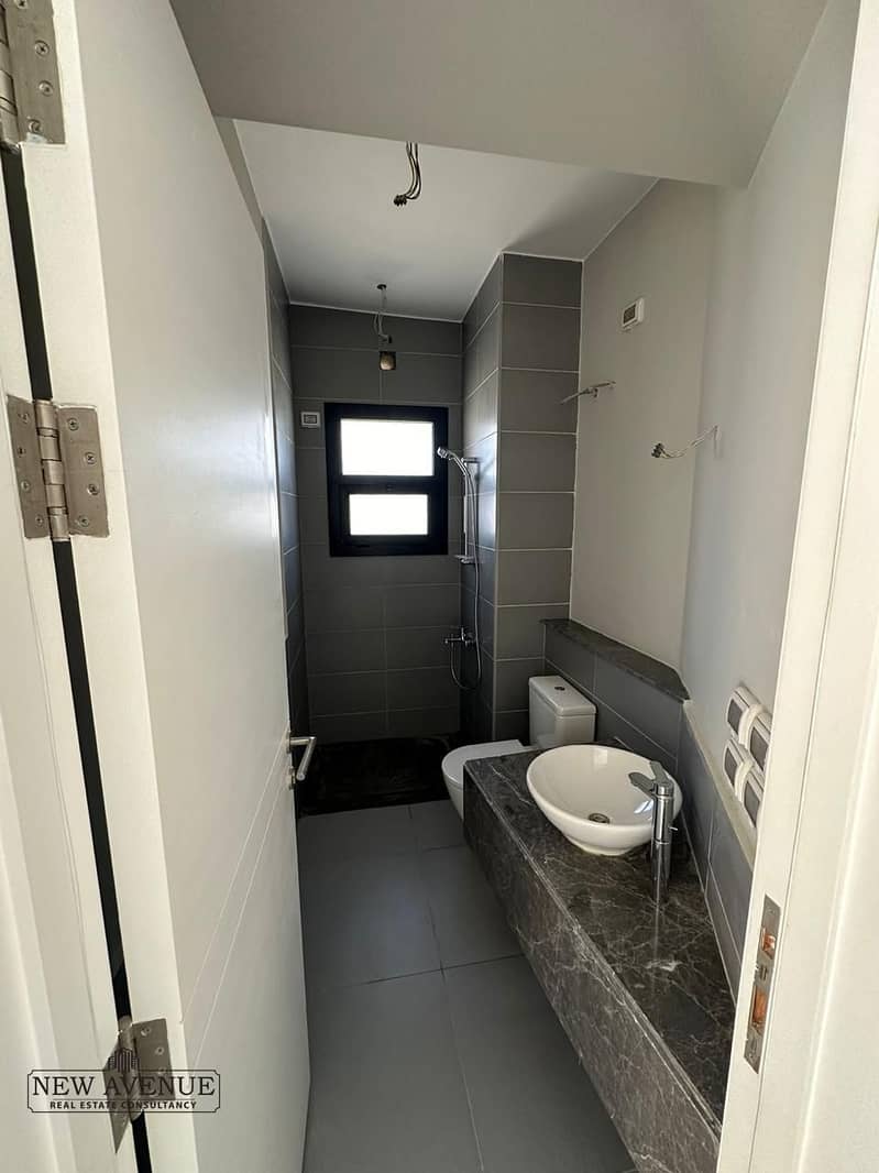 12 987159e0-db73-430d-8757-566877a8f1ab. jpg