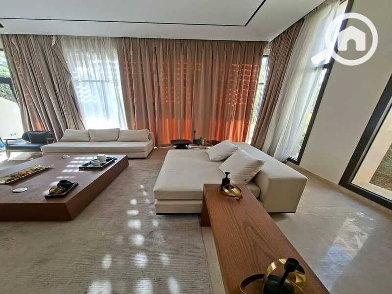 2 5ee72406-f2c0-48a8-bed4-40786797993d. jpg