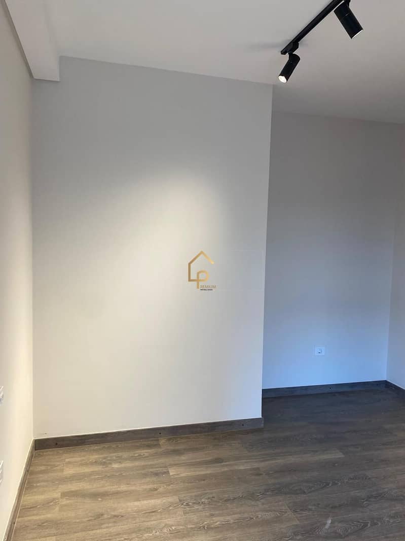 10 WhatsApp Image 2025-12-21 at 2.53. 40 PM. jpeg