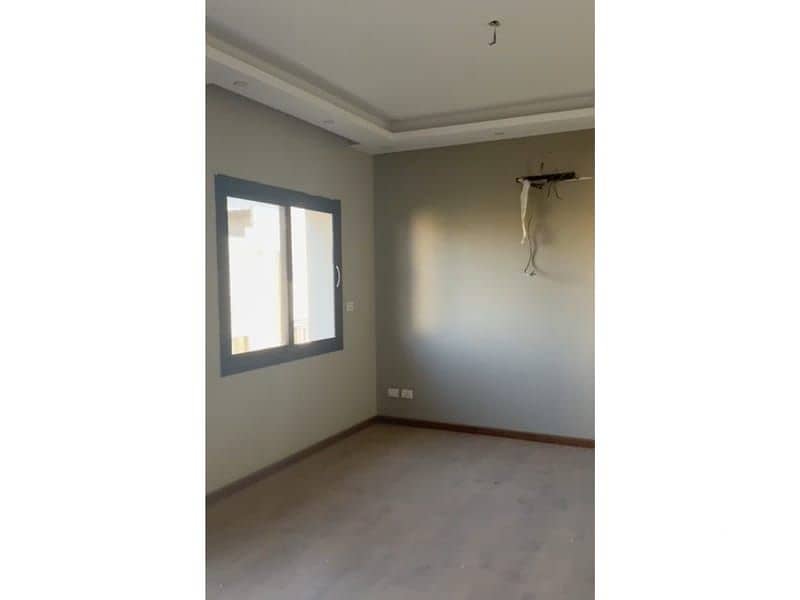 4 e9da0fb8-d99e-4f2b-b359-e60474307f6d. jpg