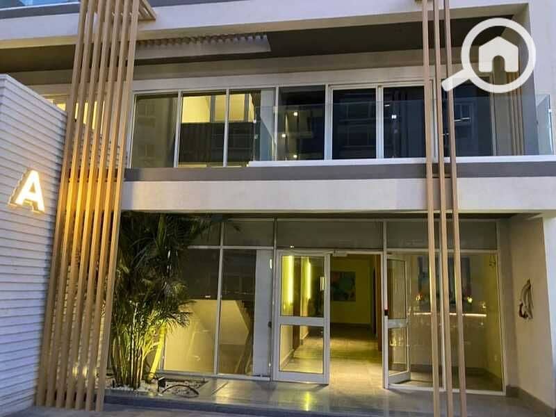 10 7a2d4adb-c43e-445c-983b-e505273ecab3. jpg