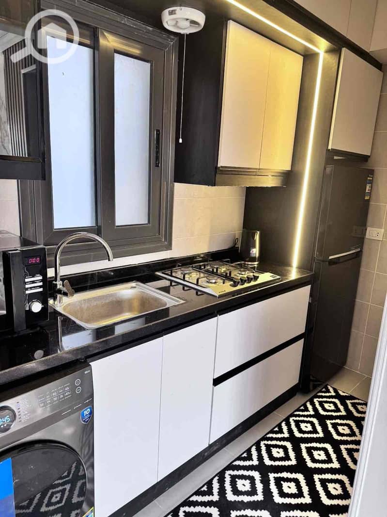 7 ffe348bb-cf1c-4c9d-b627-572d41f6fea3. jpg