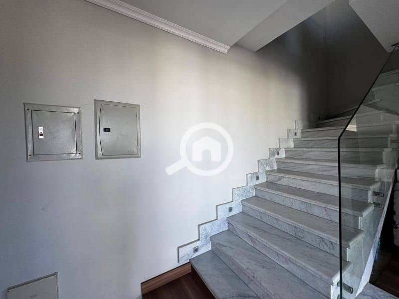 10 c1e5b892-b7ca-4ce2-a5d9-6083017c87fe. jpg