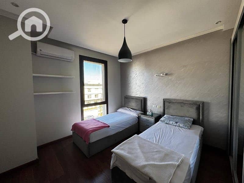 12 15708aba-85b1-48a6-8198-5a3c3ea85d8a. jpg