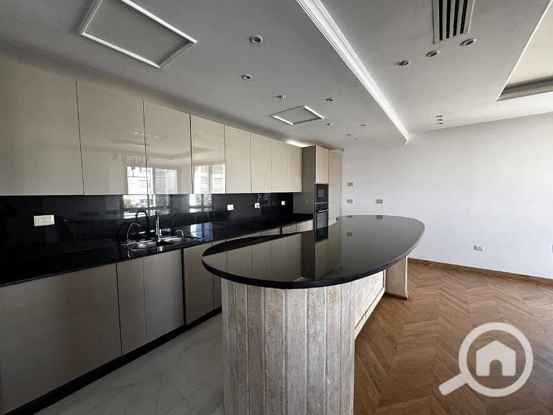 14 c030e143-ada0-40a5-94b5-02443b745368. jpg