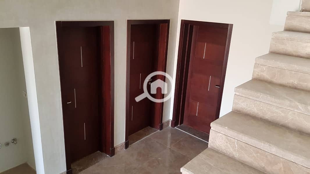 5 5517bfb8-29e5-48df-b4df-dacc166f209b. jpg