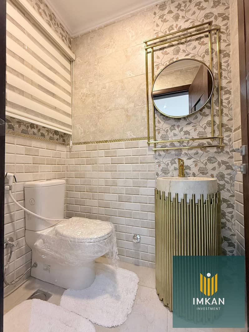 12 00f9a611-5dfb-4d19-8c3b-c0c1b2a1842d. jpg