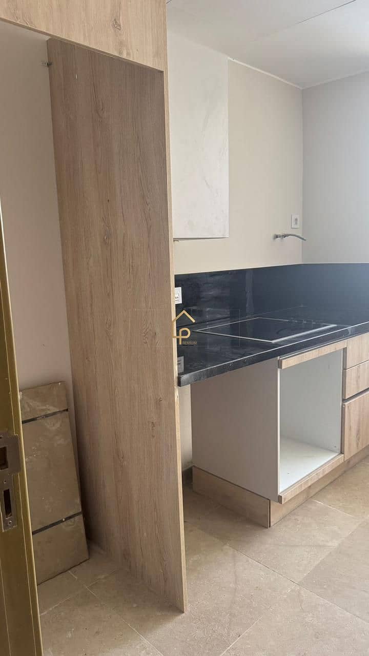 9 b78a8cf9-a1e3-4f73-90f5-decbe1ffab38. jpg