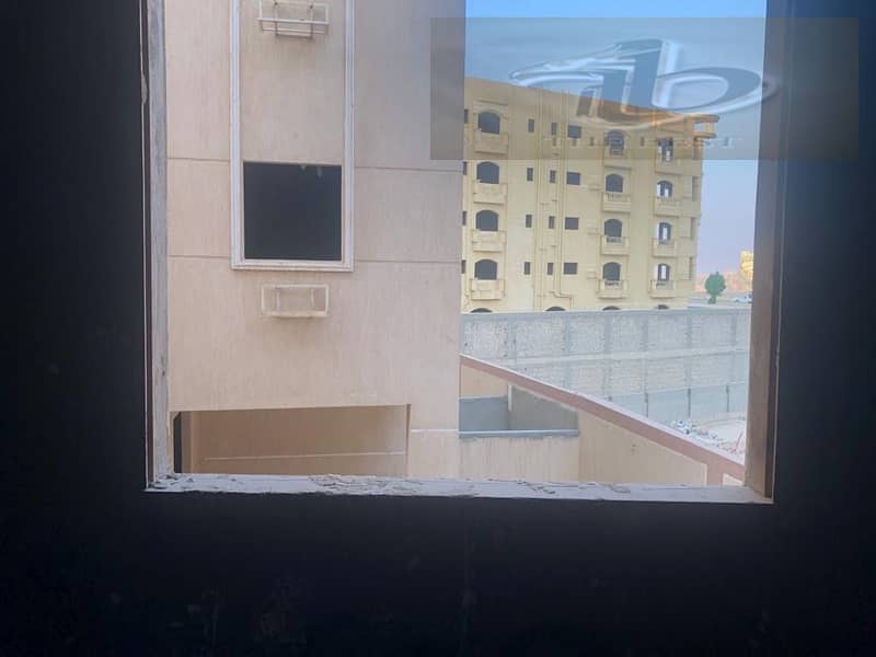 10 6edef04f-8369-4e0d-b9bf-adc3c65f5044. jpeg