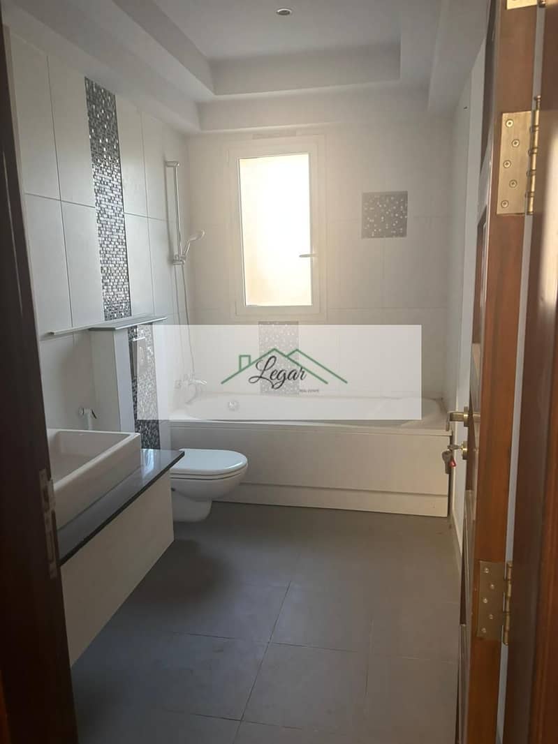 8 49f97c8d-723f-47e1-9680-456eb2e61e97. jpg