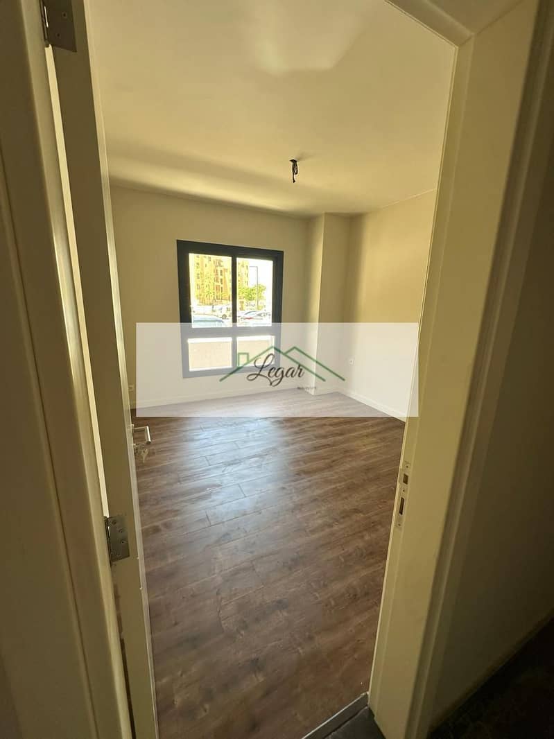 4 95e2cbd1-21c1-4f46-98cc-84a7be51e487. jpg