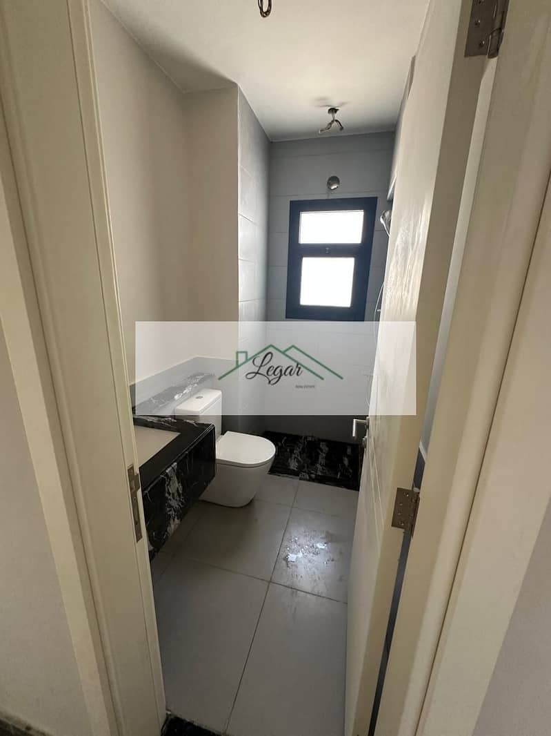 8 25687f49-095e-4f88-b7ca-2d356dce3ba3. jpg