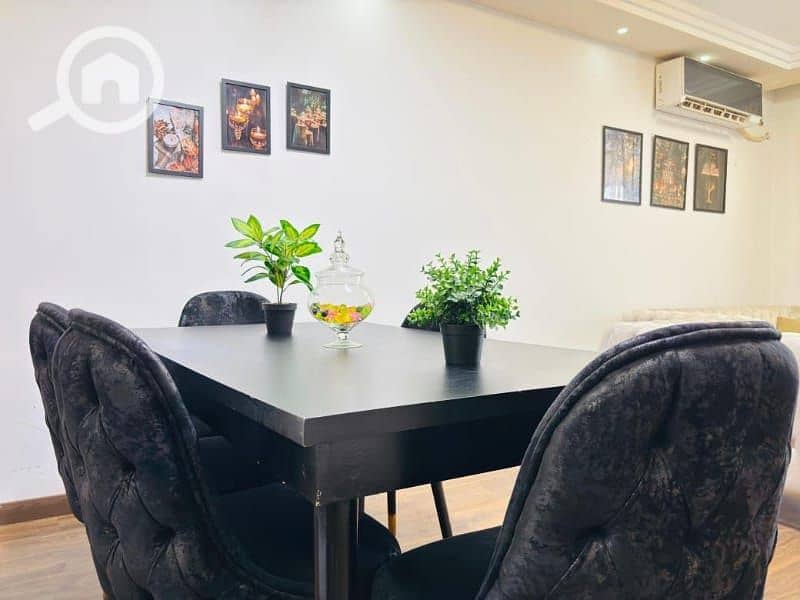 4 4e28e19b-7b93-4ac5-bd21-e9989e201104. jpg