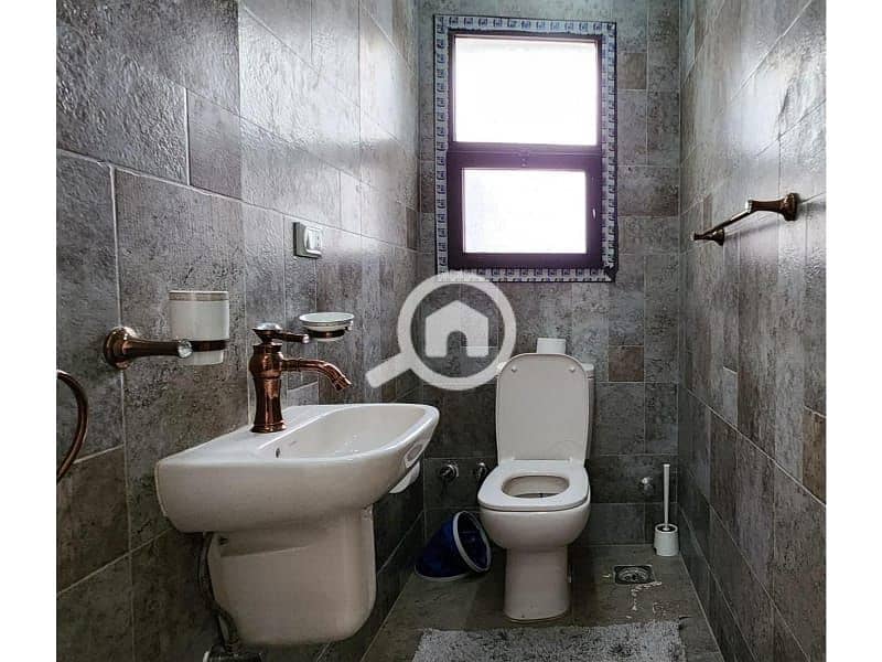 10 079d9f6c-5e19-4b31-9484-00c1210a1605. jpg