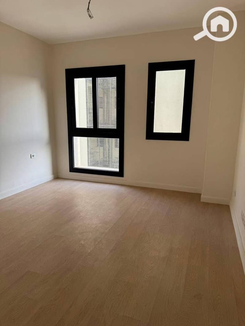 2 86c52f2e-af27-4970-8582-44d03fc5fb83. jpg