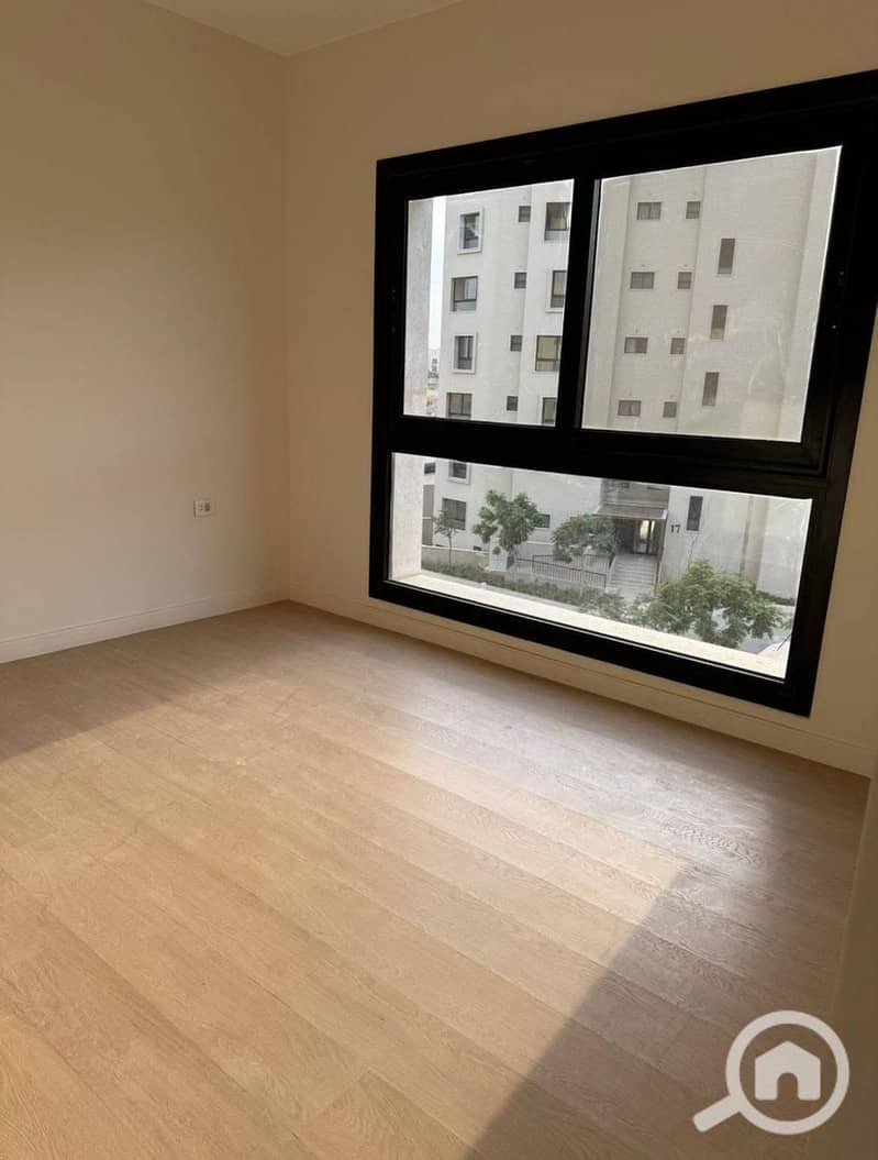 5 7e226b37-6856-43e7-acff-ba150a674369. jpg