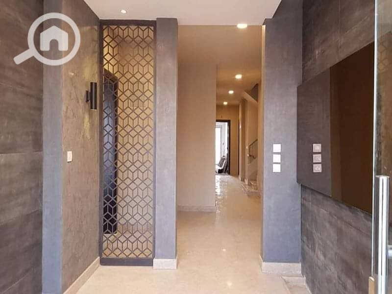 2 f7a47c5e-bb87-4459-a4e9-3b697e2b5e79. jpg