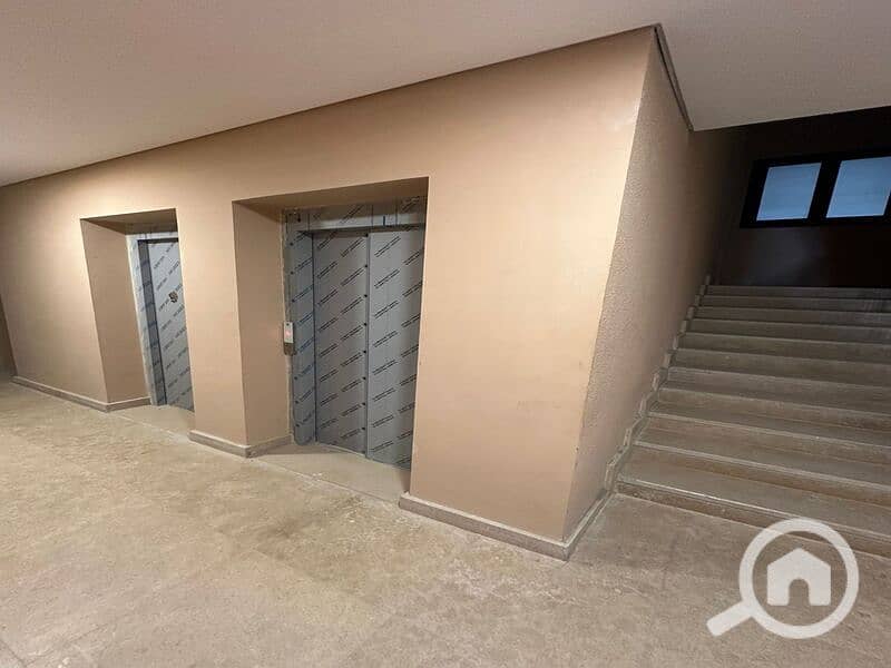 24 e70c472e-285b-42ab-8457-653e24e69afe. jpg