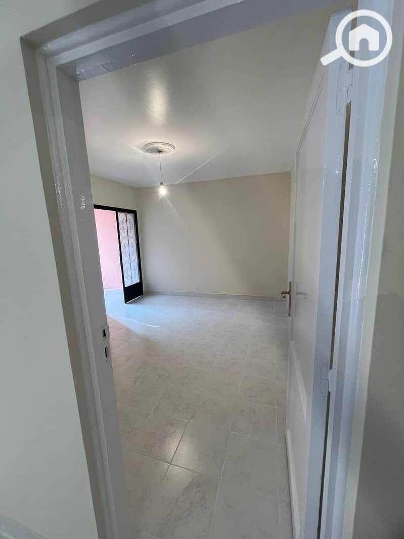 8 e0425ba8-1039-4ac6-bdb5-f8ee5be20a0c. jpg